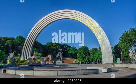 Völkerfreundschaftsbogen in Kiew, Ukraine Stockfoto