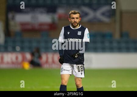 Dens Park, Dundee, Großbritannien. März 2021, 27th. Scottish Championship Football, Dundee FC gegen Dundee; Paul McMullan von Dundee Kredit: Action Plus Sports/Alamy Live News Stockfoto