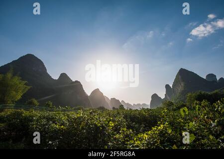 Schöne Landschaft in der Nähe von Yangshuo in der Provinz Guangxi / China Stockfoto