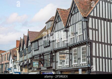 Fassade der alten Holzhäuser in Stratford-upon-Avon, Warwickshire, England, Großbritannien Stockfoto