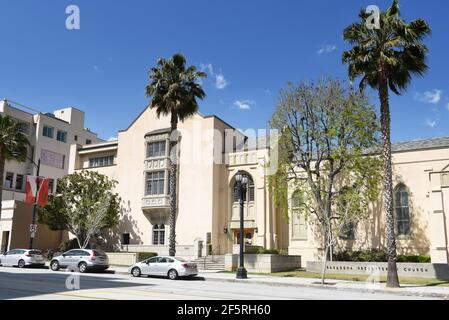 PASADENA, KALIFORNIEN - 26 MÄR 2021: Pasadena Presbyterianische Kirche, die erste Kirche in Pasadena, sie wurde 1875 gegründet. Stockfoto