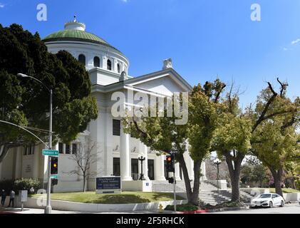 PASADENA, KALIFORNIEN - 26 MAR 2021: Die erste Church of Christ Scientist. Das Gebäude im klassischen Revival-Stil wurde 1909 erbaut. Stockfoto