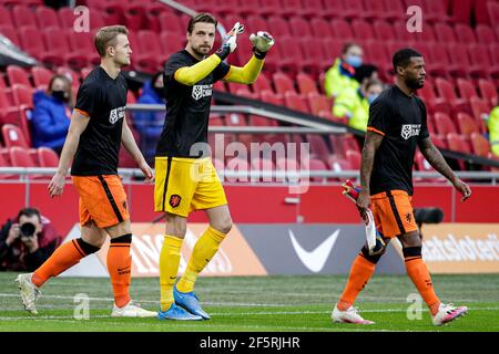 AMSTERDAM, NIEDERLANDE - MÄRZ 27: Matthijs de Ligt aus den Niederlanden, Torwart Tim Krul aus den Niederlanden, Georginio Wijnaldum aus den Niederlanden Stockfoto