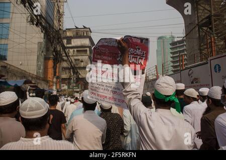 Dhaka, Bangladesch. März 2021, 27th. Viele islamische politische Gruppen marschierten während der Demonstration gegen Premierminister Modi. Sie fordern Gerechtigkeit für die verletzten Demonstranten von gestern während der Demonstration in Dhaka. (Foto von MD IBRAHIM/Pacific Press) Quelle: Pacific Press Media Production Corp./Alamy Live News Stockfoto