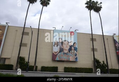 Burbank, California, USA 25th March 2021 EIN allgemeiner Blick auf die Atmosphäre von Young Sheldon Billboard im Warner Brothers Studio am 25. März 2021 in Burbank, Kalifornien, USA. Foto von Barry King/Alamy Stockfoto Stockfoto