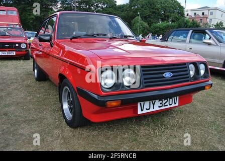 Ein Ford Escort RS2000 aus dem Jahr 1980 wurde auf der Oldtimer-Ausstellung an der englischen Riviera in Paignton, Devon, England, Großbritannien, ausgestellt. Stockfoto