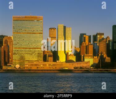 2003 HISTORISCHES GEBÄUDE DER VEREINTEN NATIONEN (©OSCAR NIEMEYER 1952) MIDTOWN MANHATTAN NEW YORK CITY USA Stockfoto