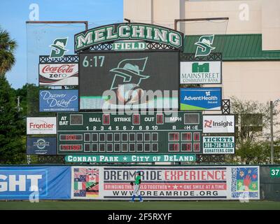 Deland, FL, USA. März 2021, 27th. Melching Field Score Board vor NCAA Baseball-Spiel zwischen den Florida Gulf Coast Eagles und die Stetson Hatters in Melching Field in Deland, FL Romeo T Guzman/CSM/Alamy Live News Stockfoto