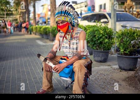 Nordamerikanische Indianer Kostüm von Thailand Menschen auf einem Straßenfest getragen. Südostasien Stockfoto
