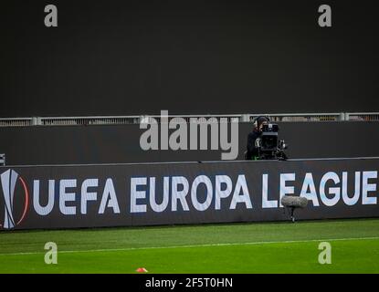 Mailand, Italien. März 2021, 18th. Ein Kameramann gesehen während der UEFA Europa League 2020/21 Runde der 16 Second Leg Fußballspiel zwischen AC Mailand und Manchester United FC im San Siro Stadion.(Final Score; AC Mailand 0 - 1 Manchester United FC) (Foto von Fabrizio Carabelli/SOPA Images/Sipa USA) Kredit: SIPA USA/Alamy Live News Stockfoto