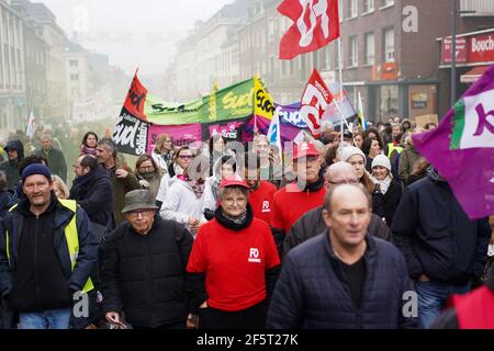 AMIENS, FRANKREICH - 9. JANUAR 2020 : nationaler Protest gegen französische Rentenreformpläne. Reformen, die von der regierung des französischen Präsidenten Macron unterstützt werden Stockfoto