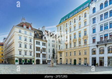 Judenplatz Jüdischer Platz in der Wiener Innenstadt. Berühmter Ort und touristisches Ziel an einem schönen Tag ohne Menschen. Stockfoto