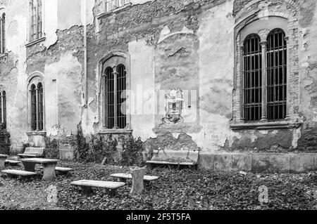 Urbex in einem verlassenen psychiatrischen Krankenhaus in Italien Stockfoto