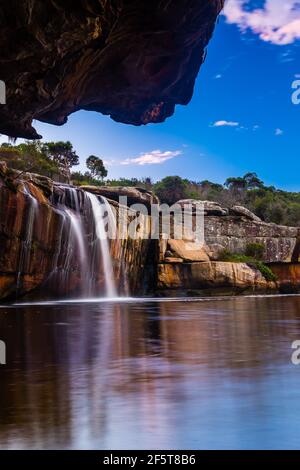 Sonnenuntergang Blick auf Wattamolla Wasserfall und Creek Stockfoto