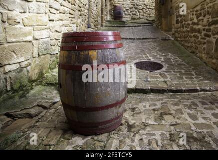 Detail des Fasses, um Wein zu speichern, traditionelle Weinindustrie Stockfoto