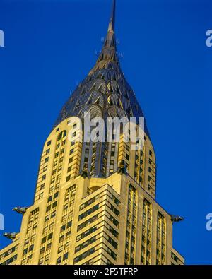 2004 HISTORISCHES DETAIL DER SPITZE DES CHRYSLER-GEBÄUDES (©WLLIAM VAN ALEN 1930) MIDTOWN MANHATTAN NEW YORK CITY USA Stockfoto