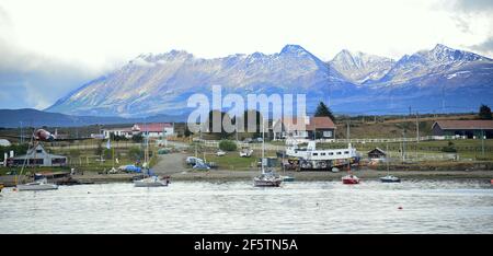 Ushuaia ist eine argentinische Stadt, die am südlichen Ende des Landes in Feuerland liegt und den Spitznamen "das Ende der Welt" trägt. Stockfoto