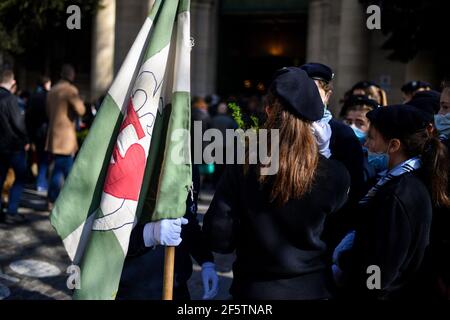 Paris, Frankreich. März 2021, 28th. Palmsonntag in der Kirche Saint-Nicolas-du-Chardonnet in Paris, Frankreich, am 28. März 2021. Palmsonntag symbolisiert den Eintritt in die Karwoche für Katholiken. Ein Moment großer Inbrunst, der sich wieder einmal an den gesundheitlichen Kontext anpassen muss. Foto von Lionel Urman/ABACAPRESS.COM Quelle: Abaca Press/Alamy Live News Stockfoto