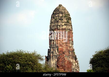 Wat Phra RAM ist allgemein unter Ayutthaya Bewohnern als Erholungsgebiet bekannt. Vor dem Tempel befindet sich ein großer Sumpf. Stockfoto