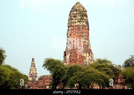 Wat Phra RAM ist allgemein unter Ayutthaya Bewohnern als Erholungsgebiet bekannt. Vor dem Tempel befindet sich ein großer Sumpf. Stockfoto