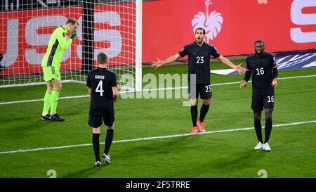 Duisburg, Deutschland. 25th. März 2021. Von links nach rechts Manuel Neuer, Matthias Ginter, Emre Can, Antonio Rüdiger (Deutschland) GES/Fussball/WM-Qualifikation: Deutschland - Island, 25.03.2021 Fußball: WM-Qualifikationsspiel: Deutschland gegen Island, Duisburg, Deutschland, 25. März 2021 Quelle: dpa/Alamy Live News Stockfoto