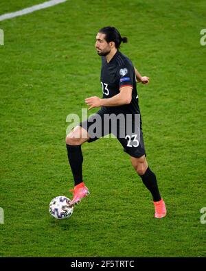 Duisburg, Deutschland. März 2021, 25th. Emre Can (Deutschland) GES/Fussball/WM-Qualifikation: Deutschland - Island, 25.03.2021 Fußball: WM Qualifying Match: Deutschland gegen Island, Duisburg, Deutschland, 25. März 2021 Quelle: dpa/Alamy Live News Stockfoto