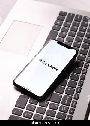 Assam, indien - 30. März 2021 : Apple Developer Logo auf Handy-Bildschirm Stock Bild. Stockfoto