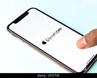 Assam, indien - 30. März 2021 : Apple Developer Logo auf Handy-Bildschirm Stock Bild. Stockfoto