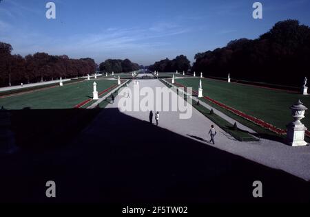 München, Deutschland. 9/12/2000. Schloss Nymphenburg. Erbaut um 1664 bis 1675 mit Zusatzbau bis 1864 durch das Haus Wittelsbach. Mehr als 300.000 Besucher genießen das Hauptgebäude jedes Jahr. Stockfoto