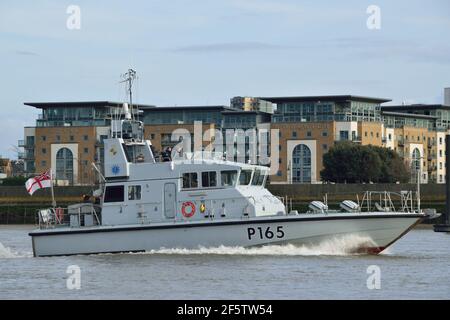 HMS Beispiel, ein Archer Class P2000 Patrouillenboot, des Coastal Forces Squadron der Royal Navy auf der Themse in London Stockfoto