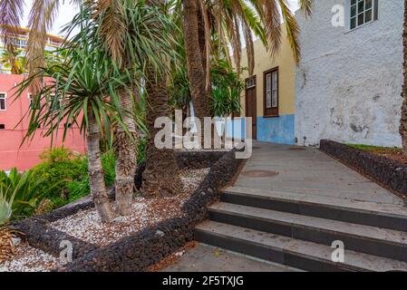 Zentrale Straße in der Altstadt von Puerto de la Cruz, Teneriffa, Kanarische Inseln, Spanien. Stockfoto