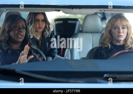 MAE WHITMAN, CHRISTINA HENDRICKS UND RETTA IN GOOD GIRLS (2018), REGIE: DEAN PARISOT, ANDREW MCCARTHY, MICHAEL WEAVER UND PHIL TRAILL. Kredit: UNIVERSALFERNSEHEN / Album Stockfoto