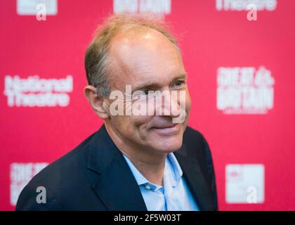 Sir Tim Berners-Lee kommt im Großbritannien des Nationaltheaters an Eröffnungsabend im Theatre Royal Haymarket - London Stockfoto