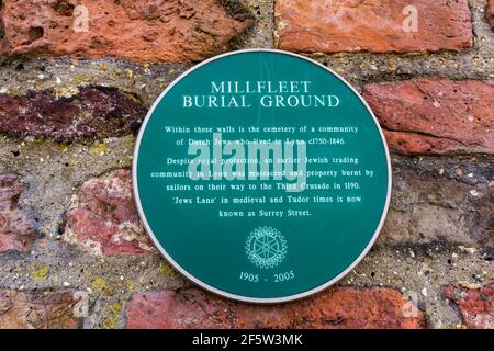 Plakette auf der Millfleet-Grabstätte oder dem jüdischen Friedhof, Millfleet, King's Lynn. Stockfoto