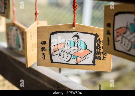 EMA, kleine Holzgebettplaketten hängen im Kofukuji-Tempel in Nara, Japan Stockfoto