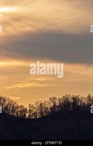 Der Interstate 26 Scenic Highway in Madison County liegt in einem der höchsten Gebiete von North Carolina und bietet einen atemberaubenden Blick auf die Appalachen. Stockfoto