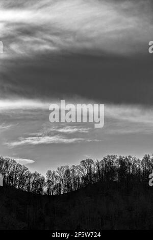 Der Interstate 26 Scenic Highway in Madison County liegt in einem der höchsten Gebiete von North Carolina und bietet einen atemberaubenden Blick auf die Appalachen. Stockfoto