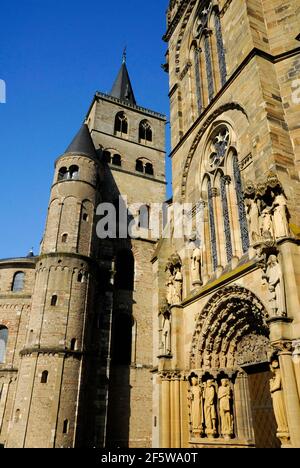 Portal der Liebfrauenkirche und des Petersdoms, Rheinland-Pfalz, Trier, Deutschland Stockfoto