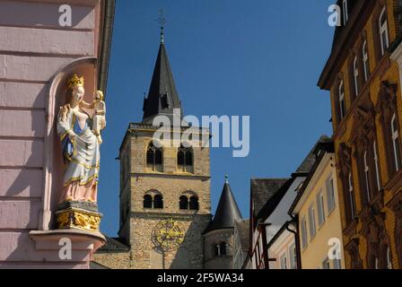 Marienstatue an der Hausfassade, Kirche, hohe kirche St. Peter, UNESCO Weltkulturerbe, Reisen, Reisen, POI, Geographie, Skulptur, Hauptmarkt Stockfoto