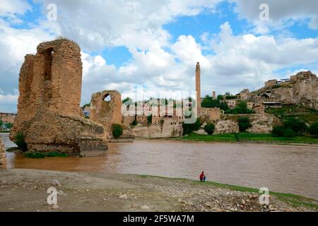 Hasankeyf, Batman Province, Tigris, Säule der Brücke gebaut in 1116, Türkei Stockfoto