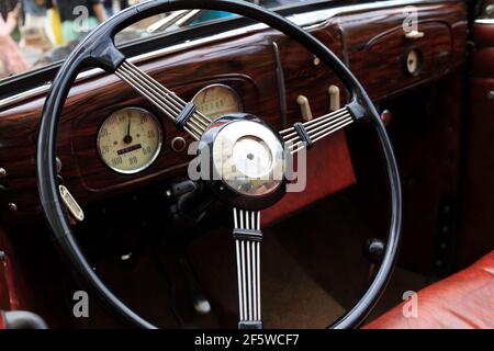 Es ist das Rad eines Oldtimers Stockfoto