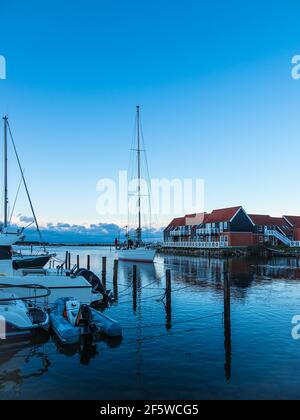 Aussicht auf den Hafen von klintholm Havn in Dänemark. Stockfoto