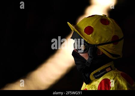Jockey Paddy Brennan auf der Ascot Racecourse. Bilddatum: Sonntag, 28. März 2021. Stockfoto