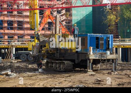 ST. PETERSBURG, RUSSLAND - 05. OKTOBER 2019: Anhäufung USV-160 auf der Baustelle Stockfoto