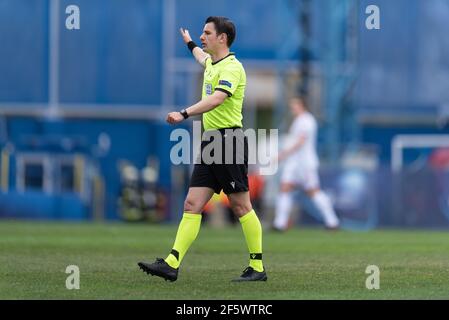 Gyor, Ungarn. März 2021, 28th. Schiedsrichter Halil Umut Meler beim UEFA EURO U-21 Spiel zwischen Island und Dänemark im Gyirmoti Stadion in Gyor in Aktion gesehen. (Foto Kredit: Gonzales Foto/Alamy Live News Stockfoto