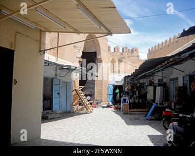 Al-Qayrawan ist die heutige Stadt Tunesien, die in der islamischen Kalifenzeit die Hauptstadt des Gouvernements Ifrīqiya war. Kairouan ist eine heilige Stadt Stockfoto