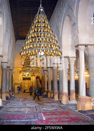 Uqba Moschee, auch bekannt als die große Moschee, wurde von ʿUqba B.. Nāfiʿ von 670 und galt als Vorbild für alle nachfolgenden Maghreb-Moscheen. Stockfoto