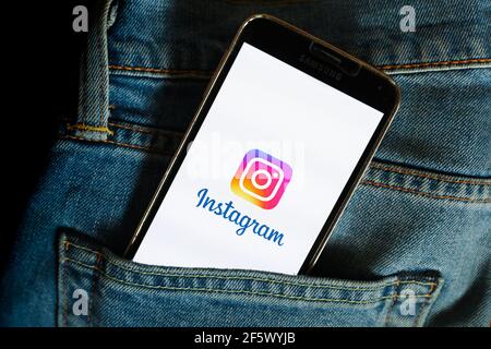 In diesem Foto Illustration ein Instagram-Logo auf einem Smartphone angezeigt. Stockfoto