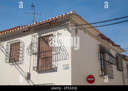 Fassade des Hauses. Villanueva de los Infantes, Provinz Ciudad Real, Castilla La Mancha, Spanien. Stockfoto
