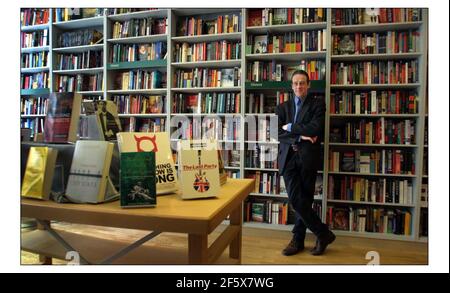 Andrew Stilwell in der neuen Buchhandlung London Review in Bloomsbury, Londonpic David Sandison 30/4/2003 Stockfoto